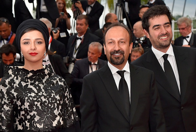 (FromL) Iranian actress Taraneh Alidoosti, Iranian director Asghar Farhadi and Iranian actor Shahab Hosseini pose as they arrive on May 22, 2016 for the closing ceremony of the 69th Cannes Film Festival in Cannes, southern France. / AFP / LOIC VENANCE (Photo credit should read LOIC VENANCE/AFP/Getty Images)